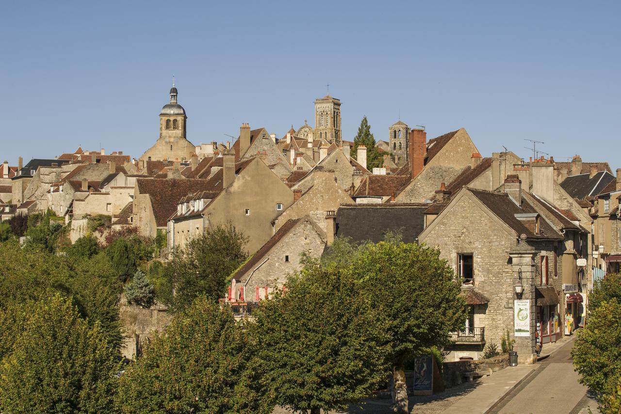 Hotel Restaurant De La Poste & Du Lion D'Or Vezelay Exterior photo